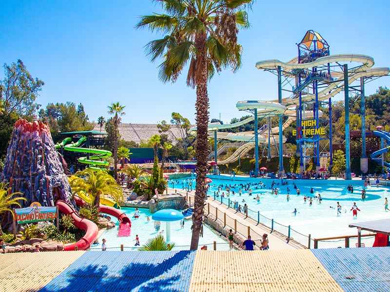 Large group at wave pool